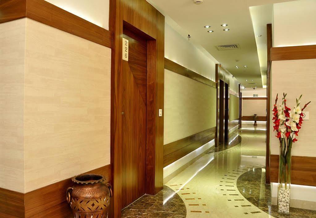 Hotel Niharika Calcuta Exterior foto